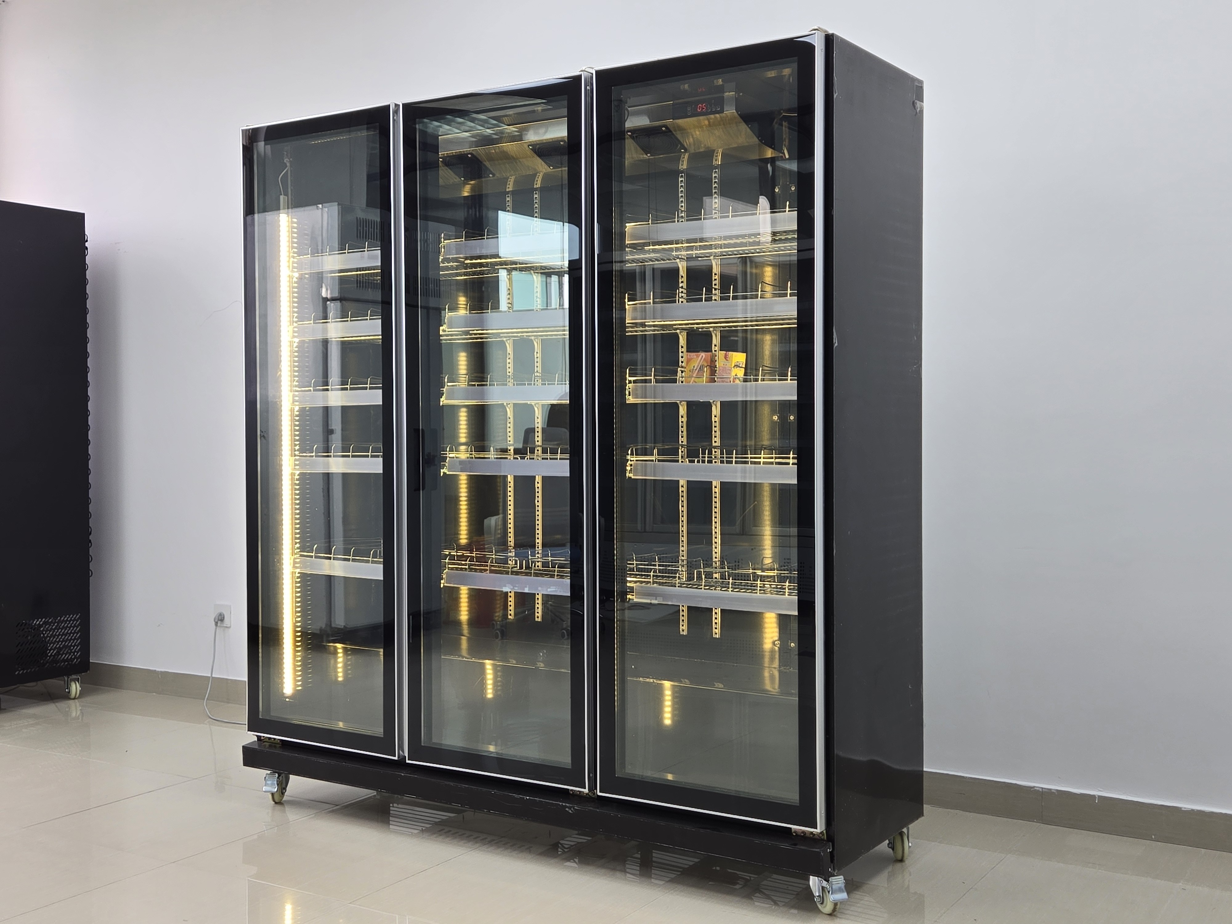 Supermarket Store Glass Door Drink Cooler Chiller For Sale