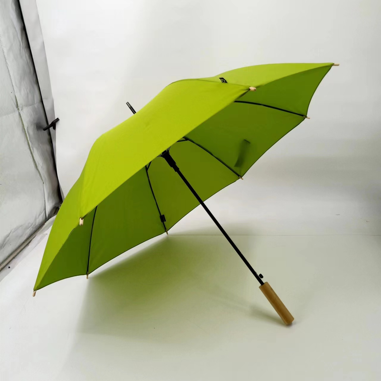 Eco Friendly  RPET Fabric Bamboo Handle And Tips Recycle Material Benefit To Environment 23 Inches Green Straight umbrella