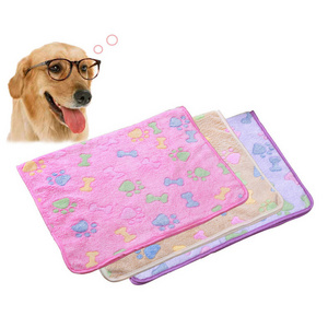 Good Price Custom Paw Printed Pet Bed Cover Coral Fleece Throw Waterproof Soft Dog Travel Blanket