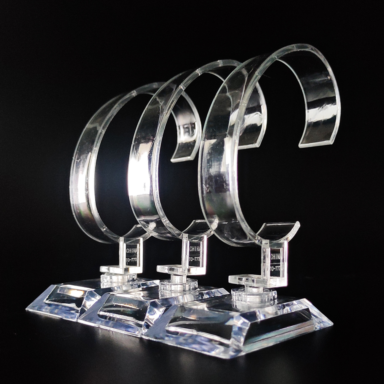 Custom High-end Plastic desktop Clear Acrylic Single Watch Display Stand, C-ring Type Retail Transparent Watch Display Racks