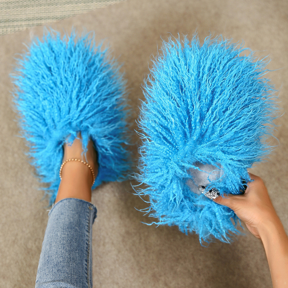 IDOIT Winter Furry Shoes Women Fur Slippers Fluffy Faux Mongolian Fur Slides Warm Plush Slippers Fuzzy Flip Flops