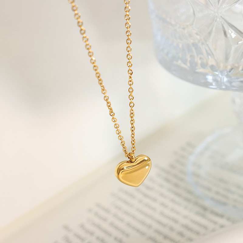 Hot Selling 18K Gold Plated Smooth Love Shaped Necklace Stainless Steel Waterproof Heart Pendant Necklace for Women Party