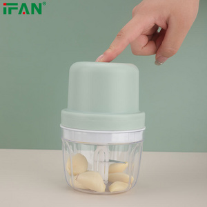 Hot Selling Easily Kitchen Cutter Portable Mini Garlic Press Food Garlic Crusher