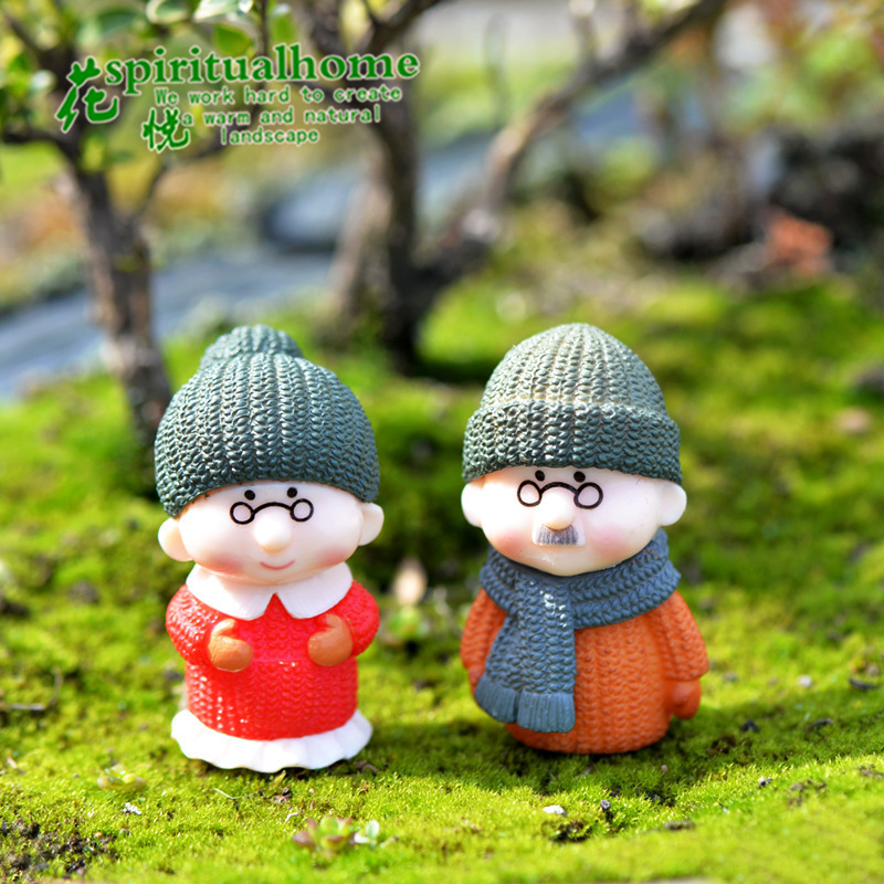 Micro landscape ornaments grandpa grandma figurine cartoon dolls DIY plastic crafts gifts garden home desktop decoration