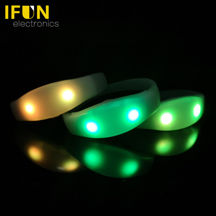 Wholesale Event Decoration Remote Control RF LED Wristbands LED Flashlight Bracelet Party Supplies