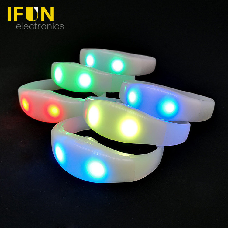 Wholesale Event Decoration Remote Control RF LED Wristbands LED Flashlight Bracelet Party Supplies