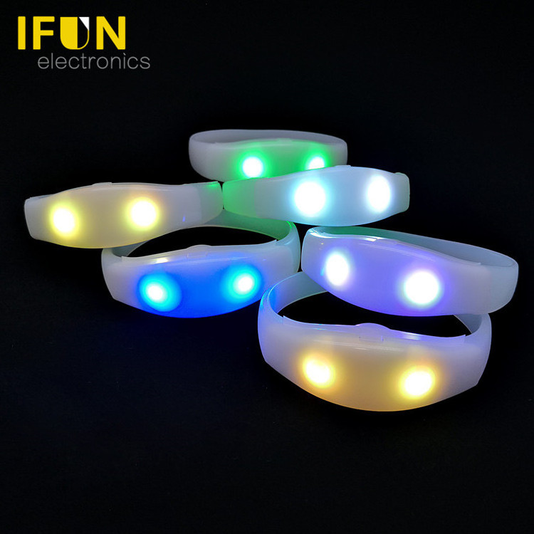 Wholesale Event Decoration Remote Control RF LED Wristbands LED Flashlight Bracelet Party Supplies