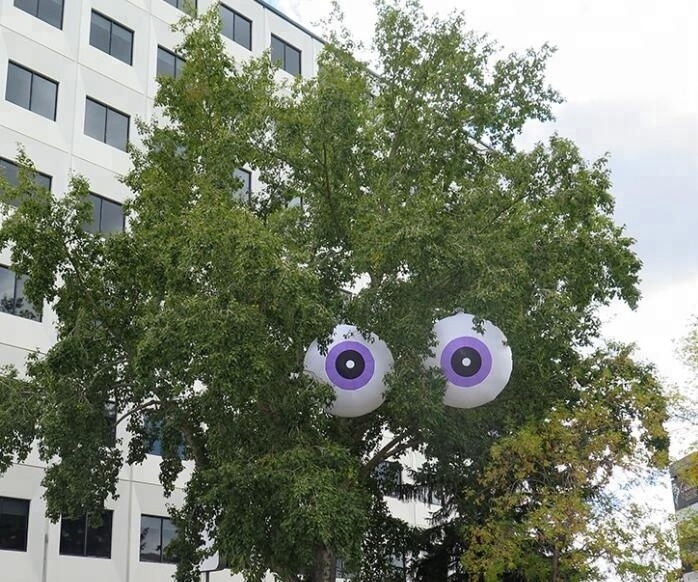 Attractive giant inflatable eyeballs for tree decoration / inflatable hanging eyeballs/halloween eyeball decorations