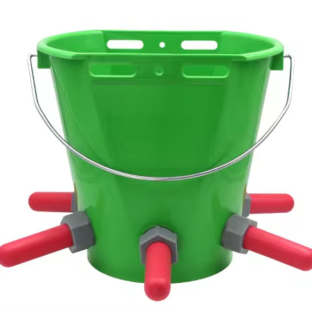 Cattle Farm Equipment 8L Portable Sheep Cattle Feeding Milk Bucket Plastic Cow Calf Milk Feeders with Teats