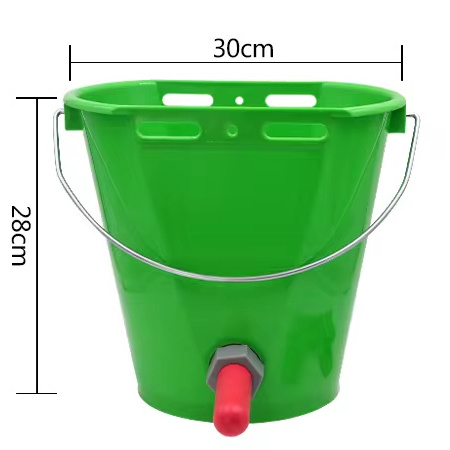 Cattle Farm Equipment 8L Portable Sheep Cattle Feeding Milk Bucket Plastic Cow Calf Milk Feeders with Teats