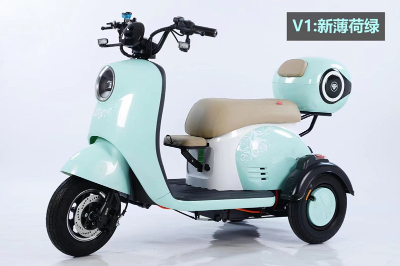 cheap sale! moped 48V20AH 150cc three wheel high speed electric scooter tricycles for women