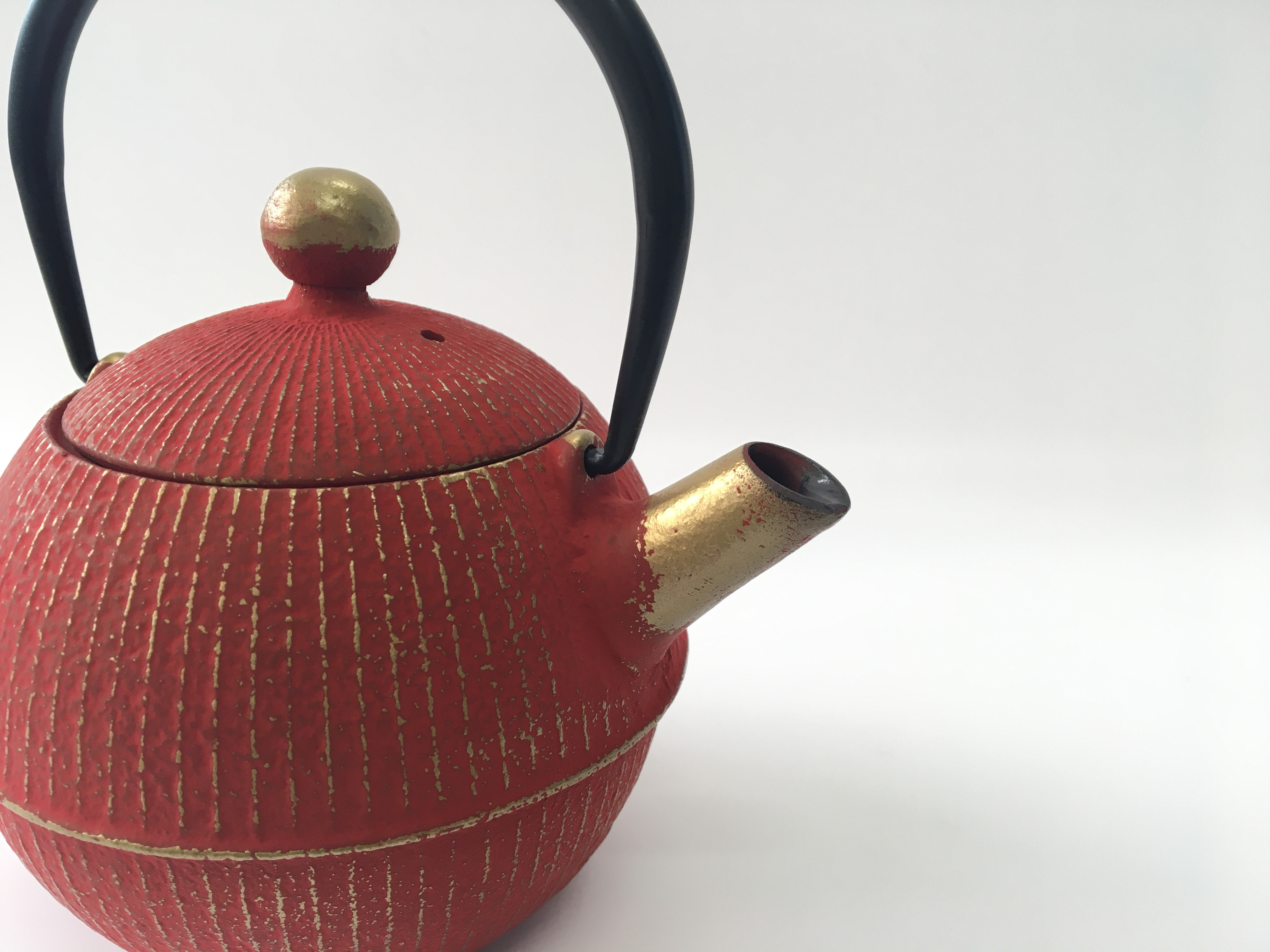 Wholesale traditional style small cast iron teapot with stainless steel strainer Japanese teapot