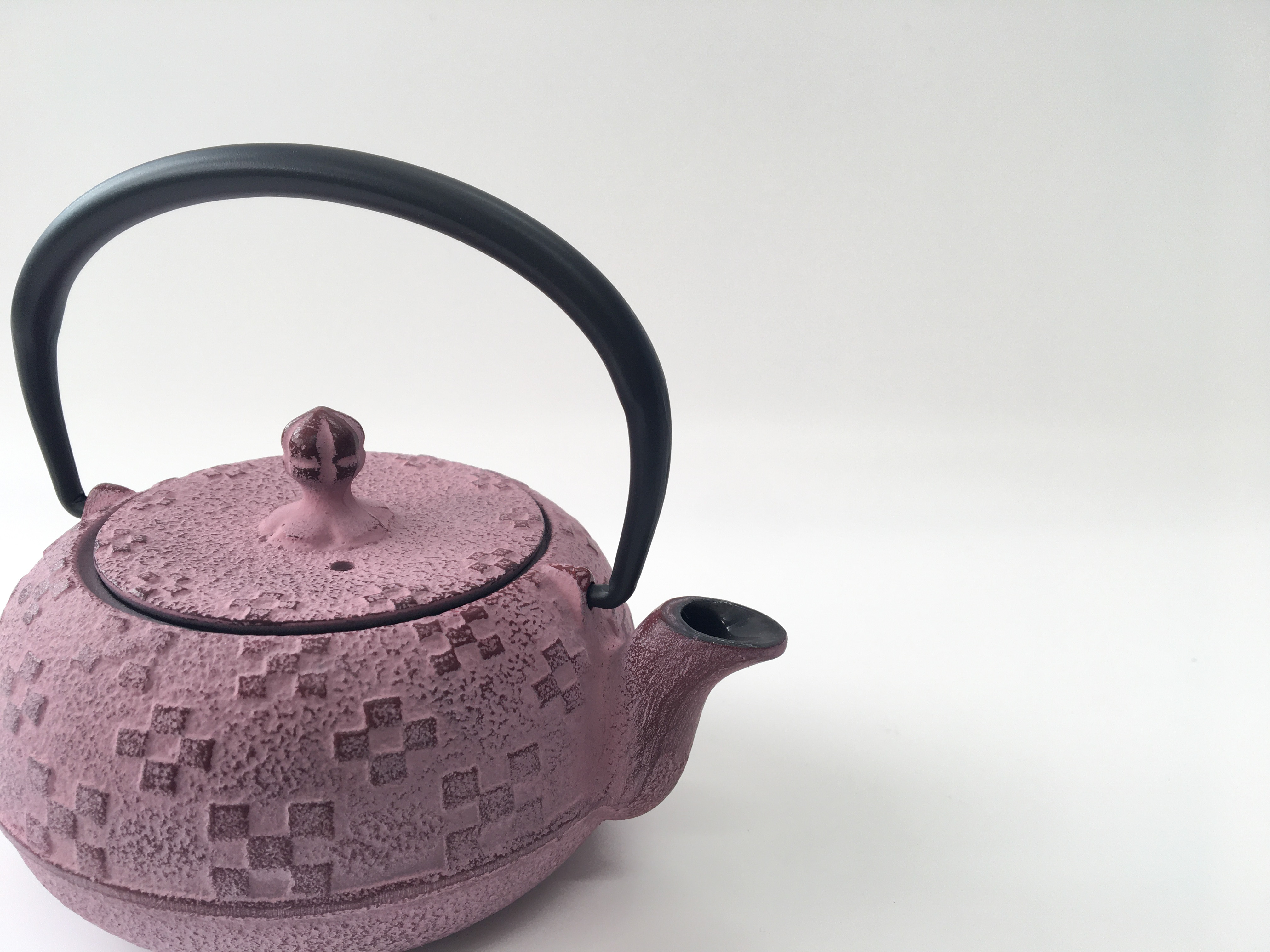 Wholesale traditional style small cast iron teapot with stainless steel strainer Japanese teapot