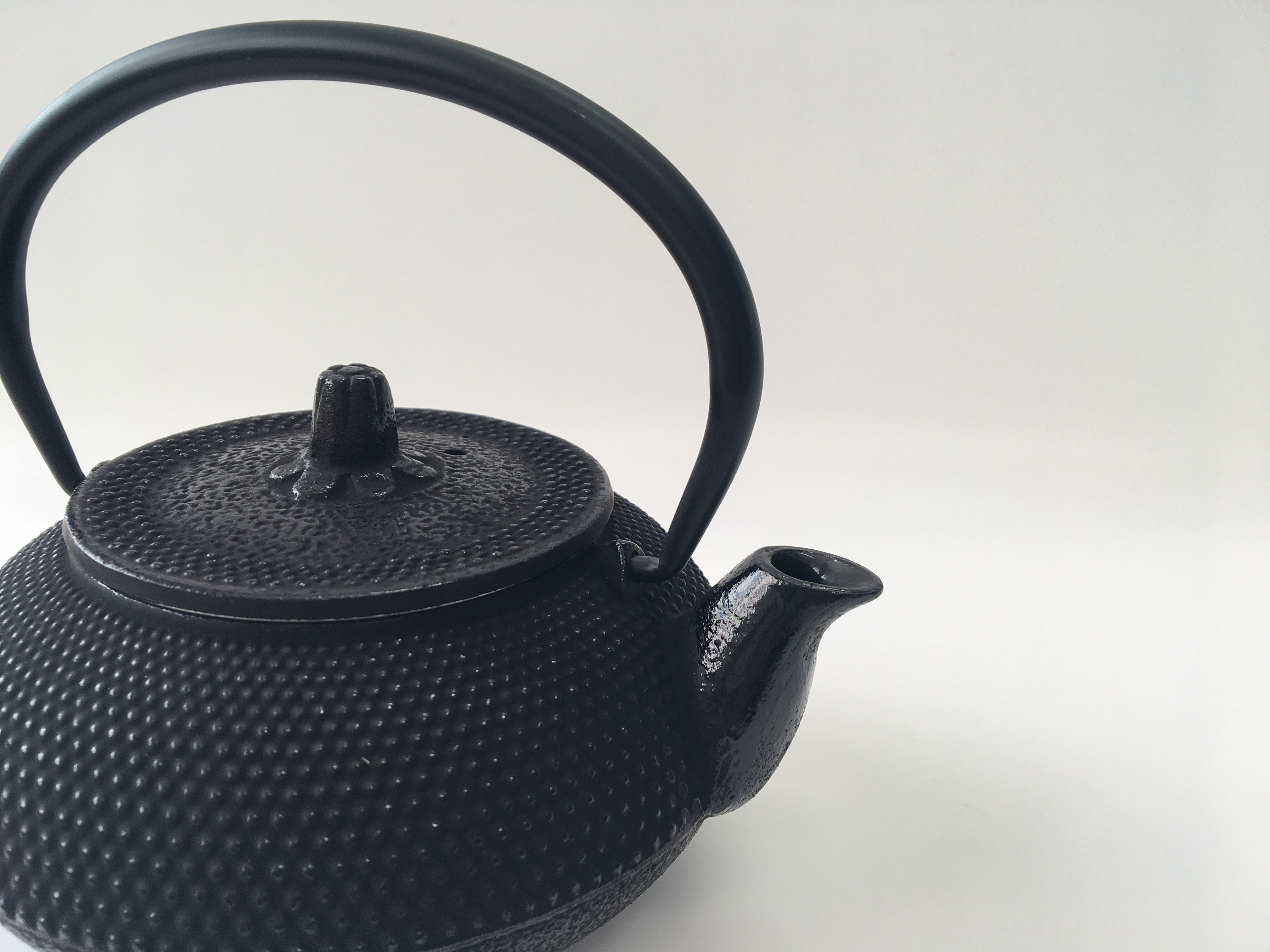 Cheap traditional style kyusu Japanese cast iron teapot kettle black brown red green pink blue