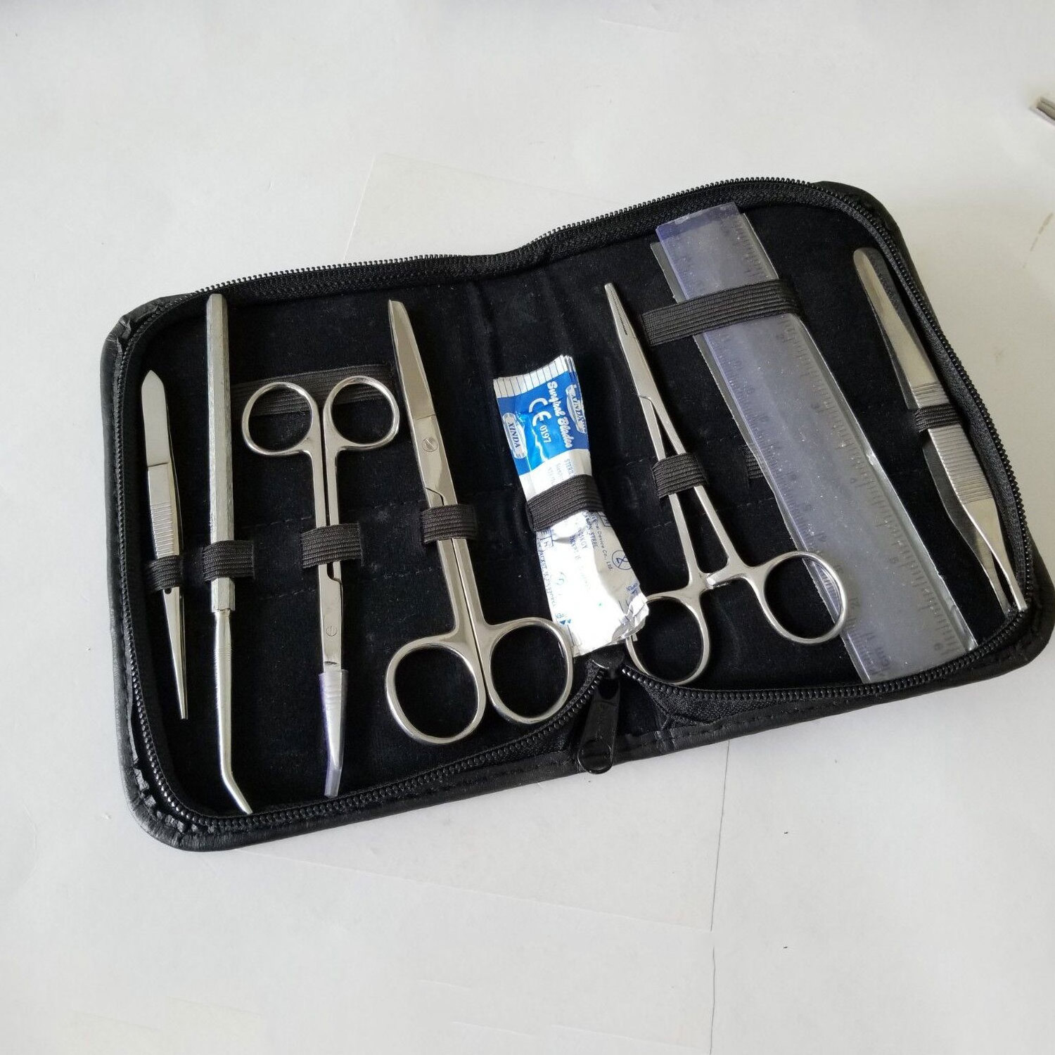 Basic Dissecting Kit Ruler Thumb Forceps, BP Handle Iris Scissors Hemostat Forceps Veterinary Surgical Instruments