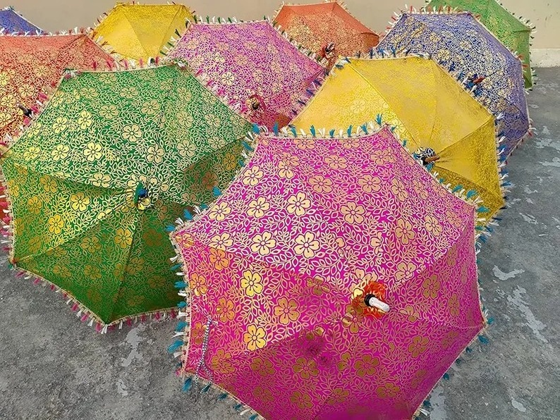 Assorted High Quality Golden Printed Decorative Silk Fabric Umbrella For Haldi Mehndi Sangeet Event Party Decoration