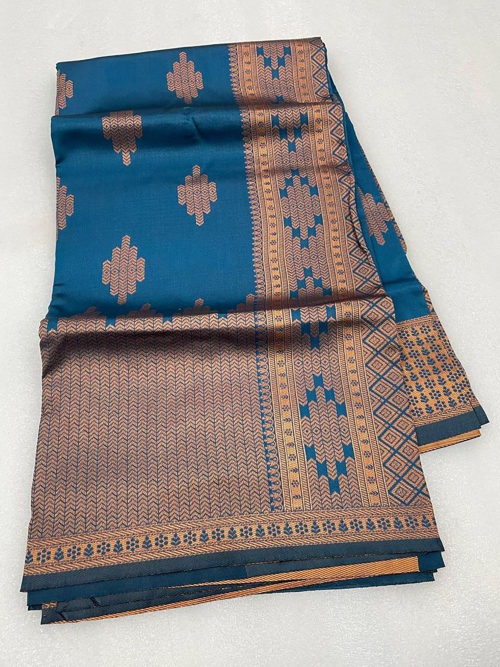 Hot Selling Wedding Festival Wear Bridal Banarasi Soft Silk Saree Indian Supplier Available at Wholesale Price Latest Saree