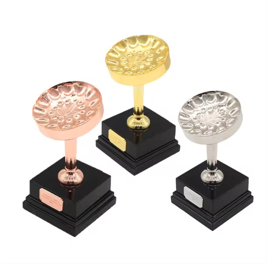 Promotional Gift Custom Gold 3d Metal Award Trophy Most Precious & Durable Beautiful Flower Structured Crystal & Colored Trophy