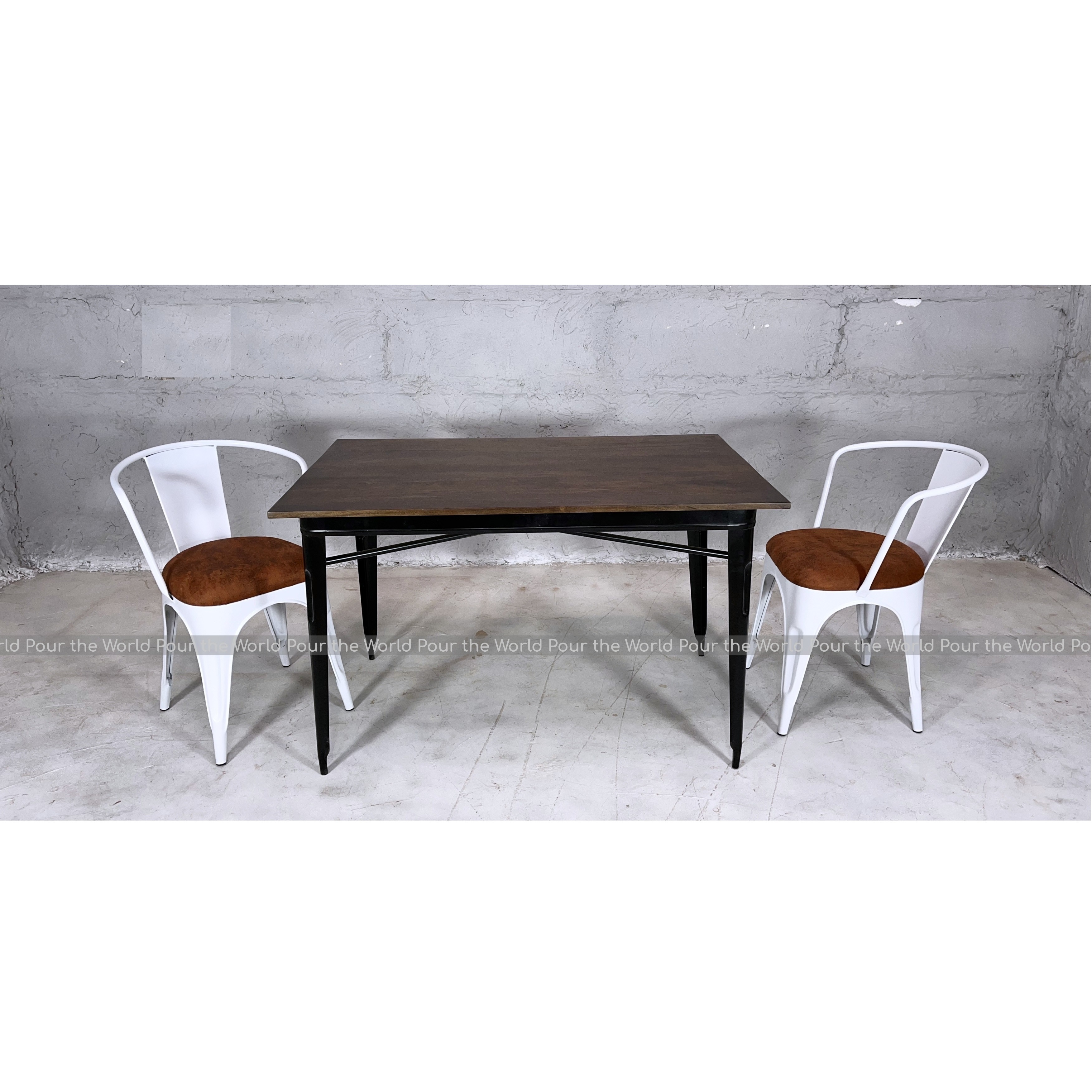 Top Quality Handmade Hotel and Cafe Dinning Space Enhancing Set of 2 Iron Chair and Table at Wholesale Prices