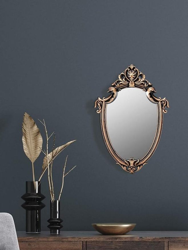 Decorative Wall Mirror of Antique Gold Shield Shape