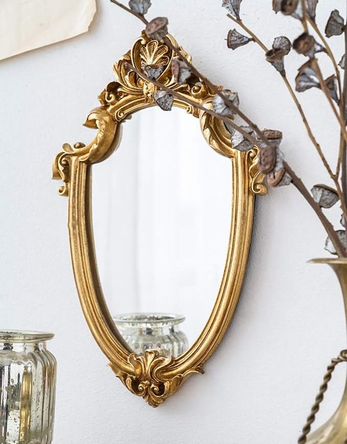 Decorative Wall Mirror of Antique Gold Shield Shape