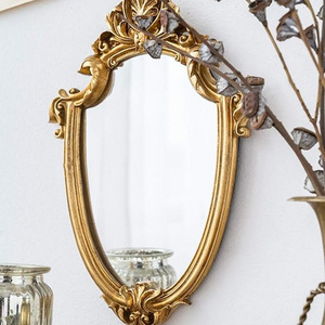 Decorative Wall Mirror of Antique Gold Shield Shape