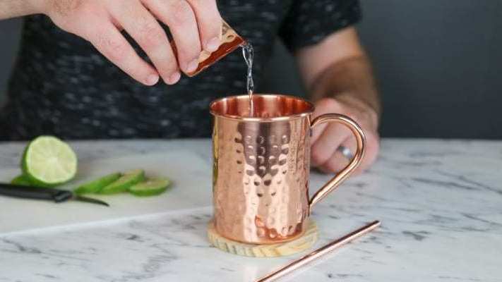 Wholesale  Pure Copper Hammered Mug with copper handle 600ml Solid Copper Cups for Ginger Beer, Whiskey, Vodka gift idea