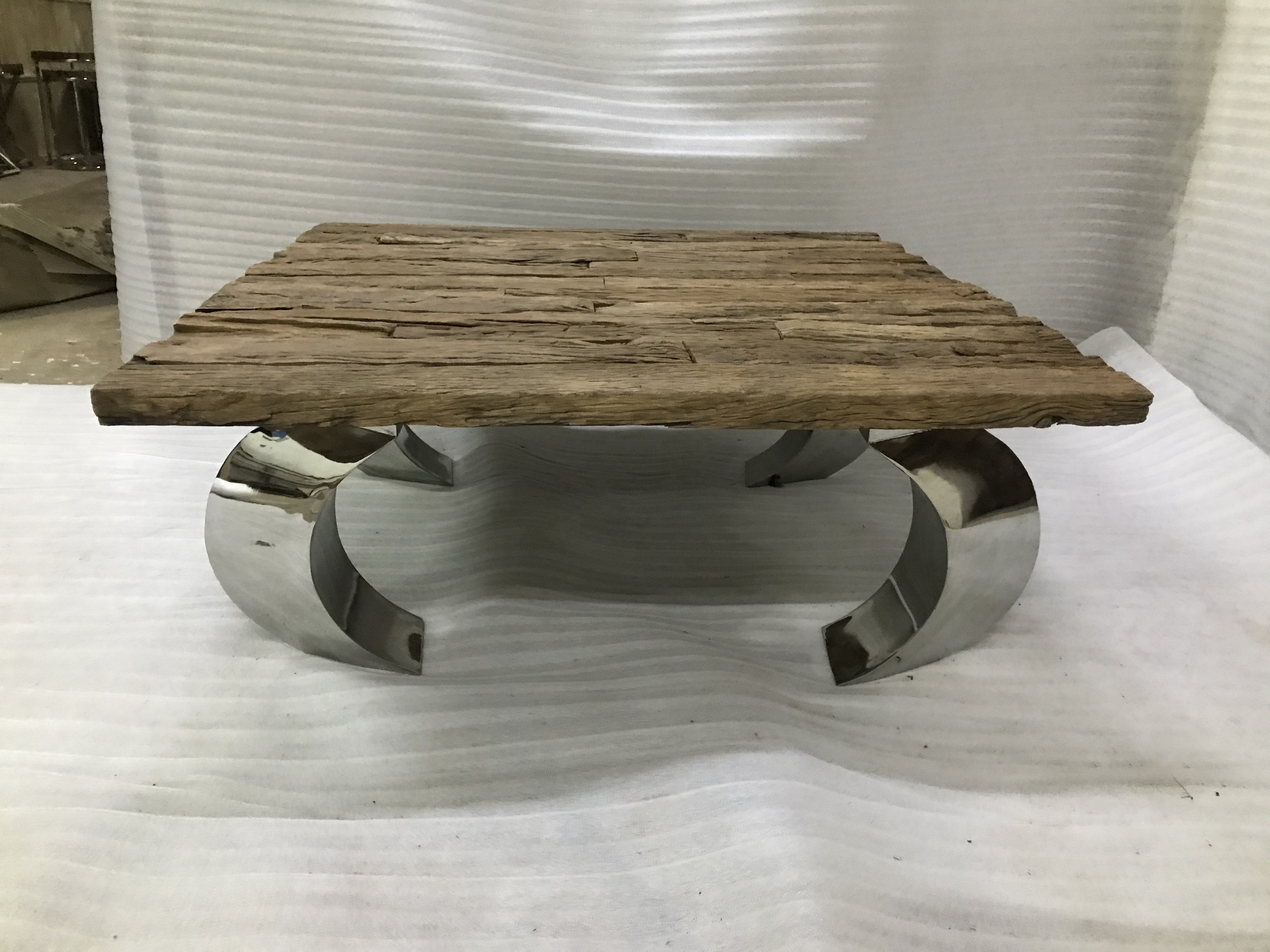 Modern European Style Recycled Railway Sleeper Wood Coffee Table with Opm Style Steel Base for Home Use