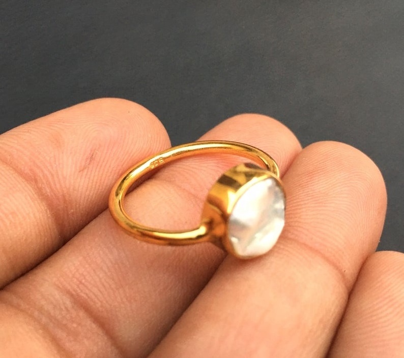 Natural Pearl Round Shape Raw Gemstone 92.5 Sterling Silver With Gold Polish Ring Wholesale Natural Stone Gift