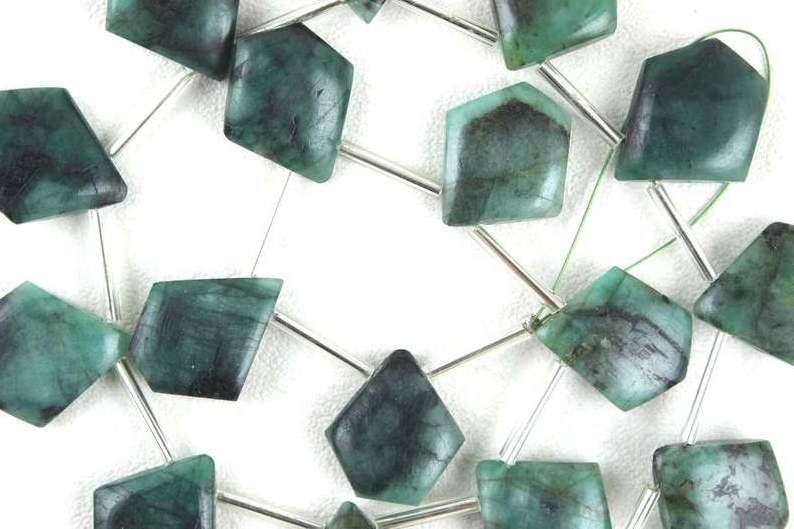 18 Pieces Strand Awesome Quality Natural Green Emerald Gemstone Smooth Fancy Shape Beads DIY Necklace Earring