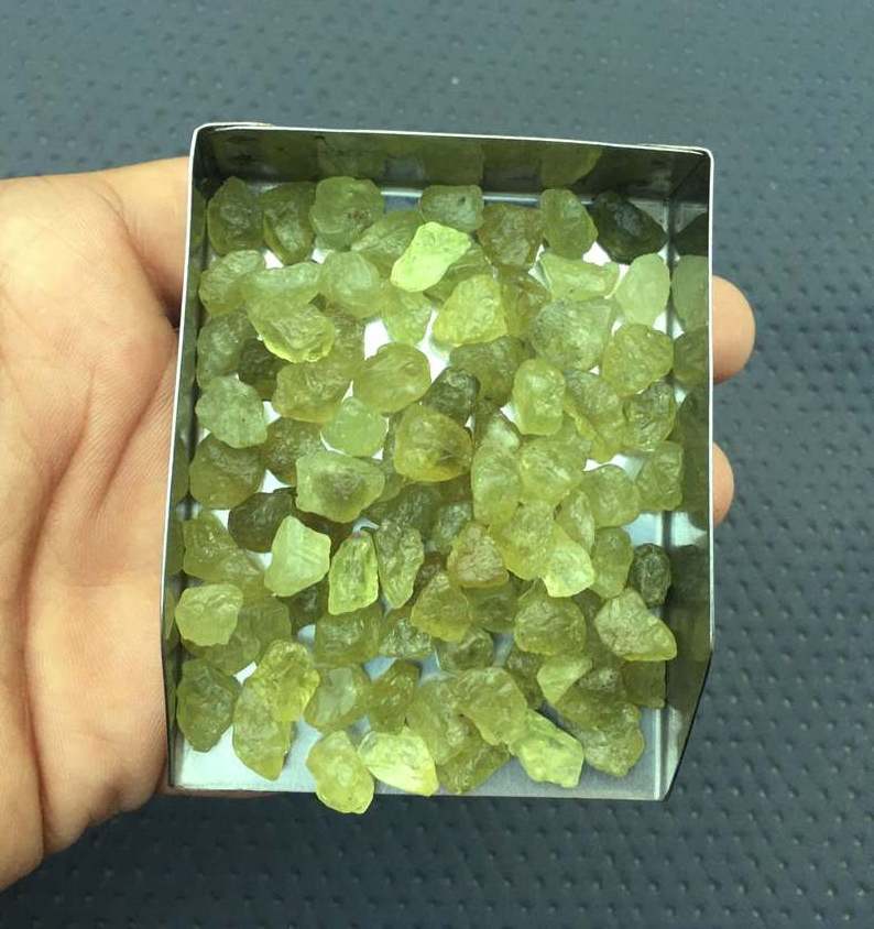 50 Piece Natural Green Garnet Untreated Loose Gemstone High Quality Indian Rough Wholesaler Making Jewelry Raw