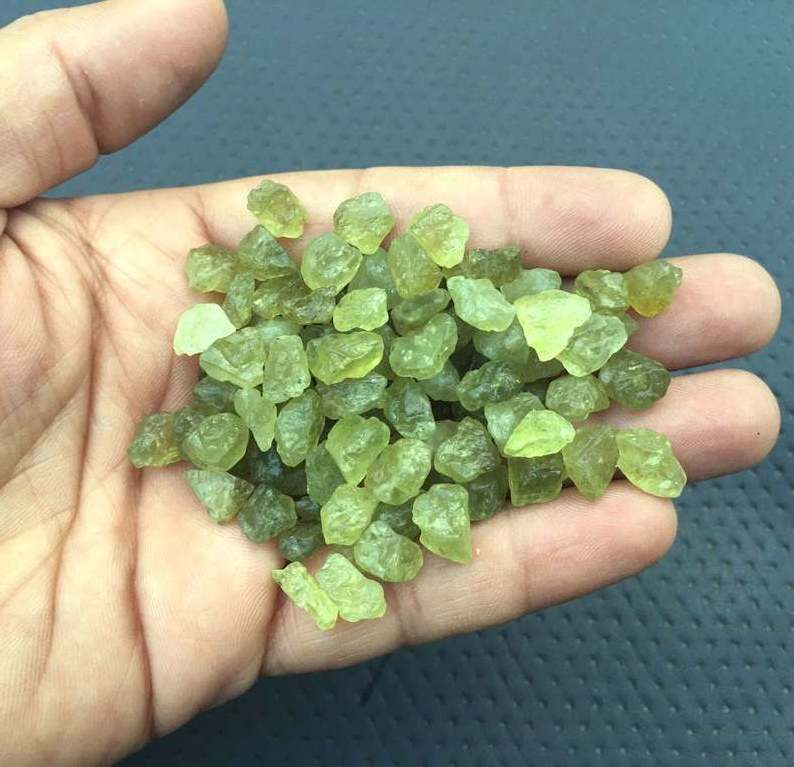 50 Piece Natural Green Garnet Untreated Loose Gemstone High Quality Indian Rough Wholesaler Making Jewelry Raw