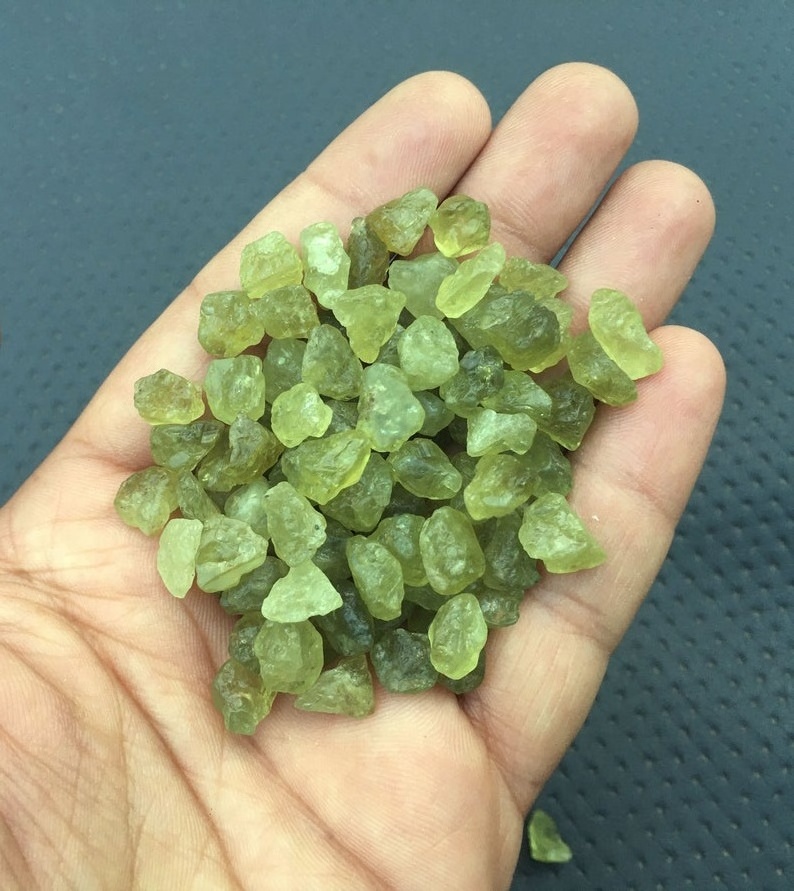 50 Piece Natural Green Garnet Untreated Loose Gemstone High Quality Indian Rough Wholesaler Making Jewelry Raw