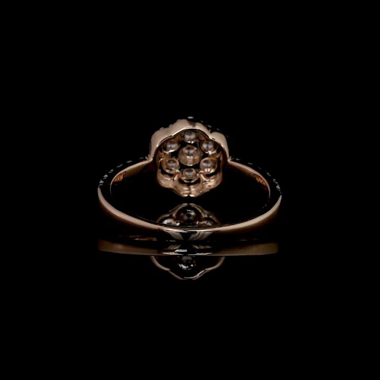 Flower Design Cluster In Round Cut Diamond 0.65ct Lab Grown Diamond 18kt Rose Gold Ring Wholesale