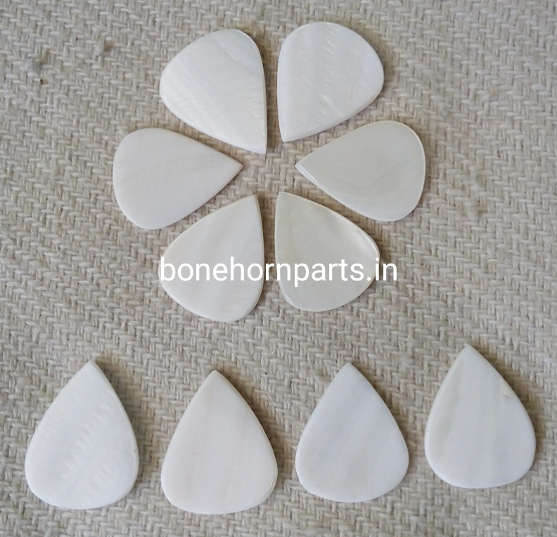 Customized Cow Horn Guitar Picks Ox Horn Musical Accessories for Guitar Instruments