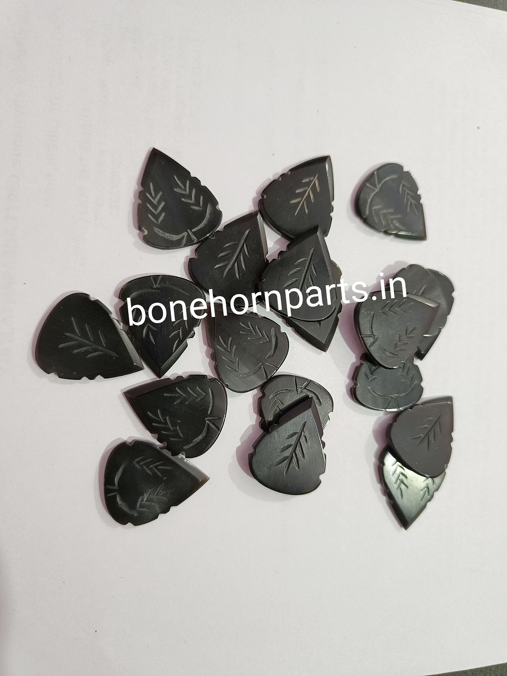 Customized Cow Horn Guitar Picks Ox Horn Musical Accessories for Guitar Instruments