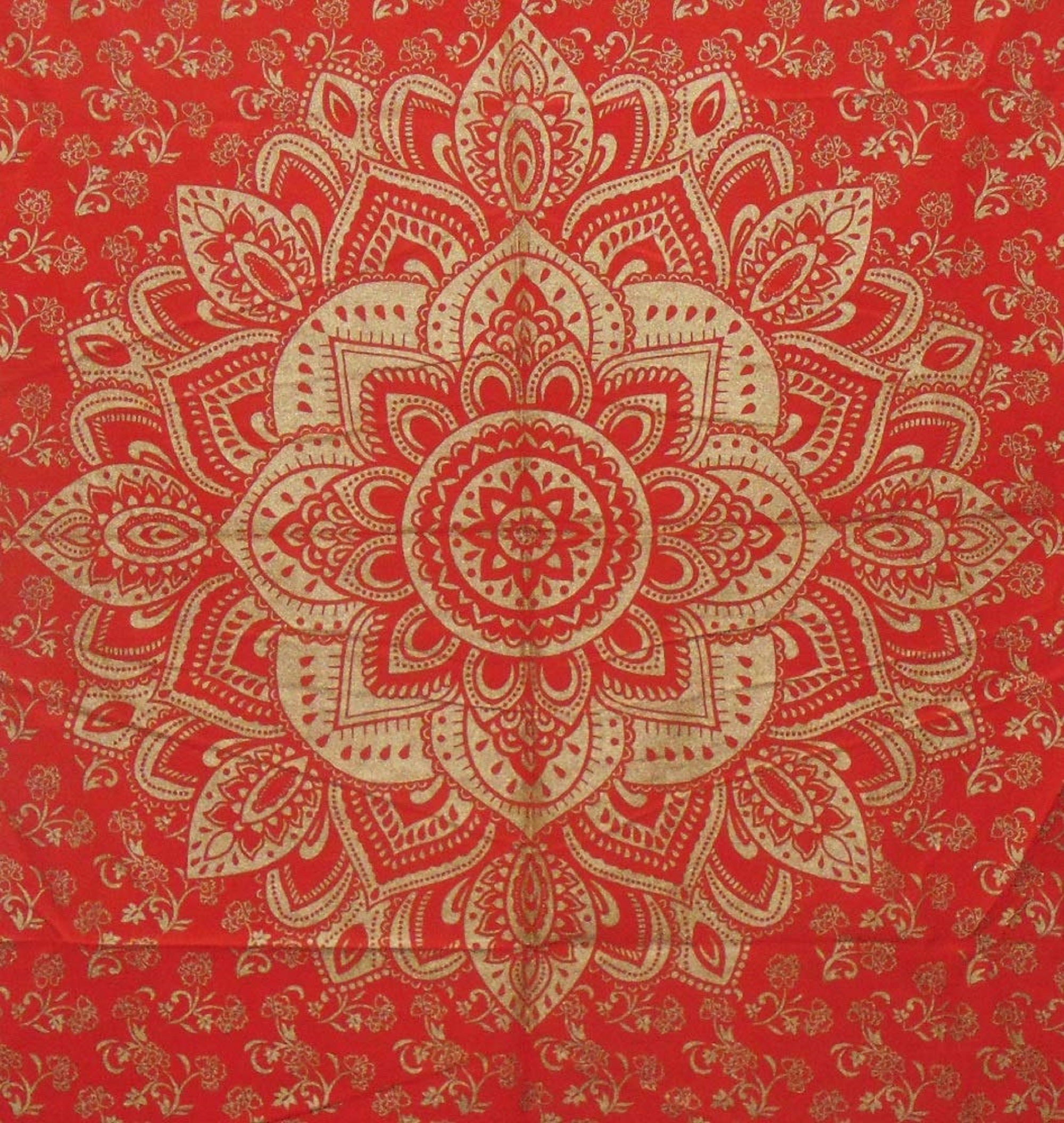 Wholesale Custom Indian Bohemian Mandala Printed Red Gold Wall Hanging Tapestry for Bedroom Decor