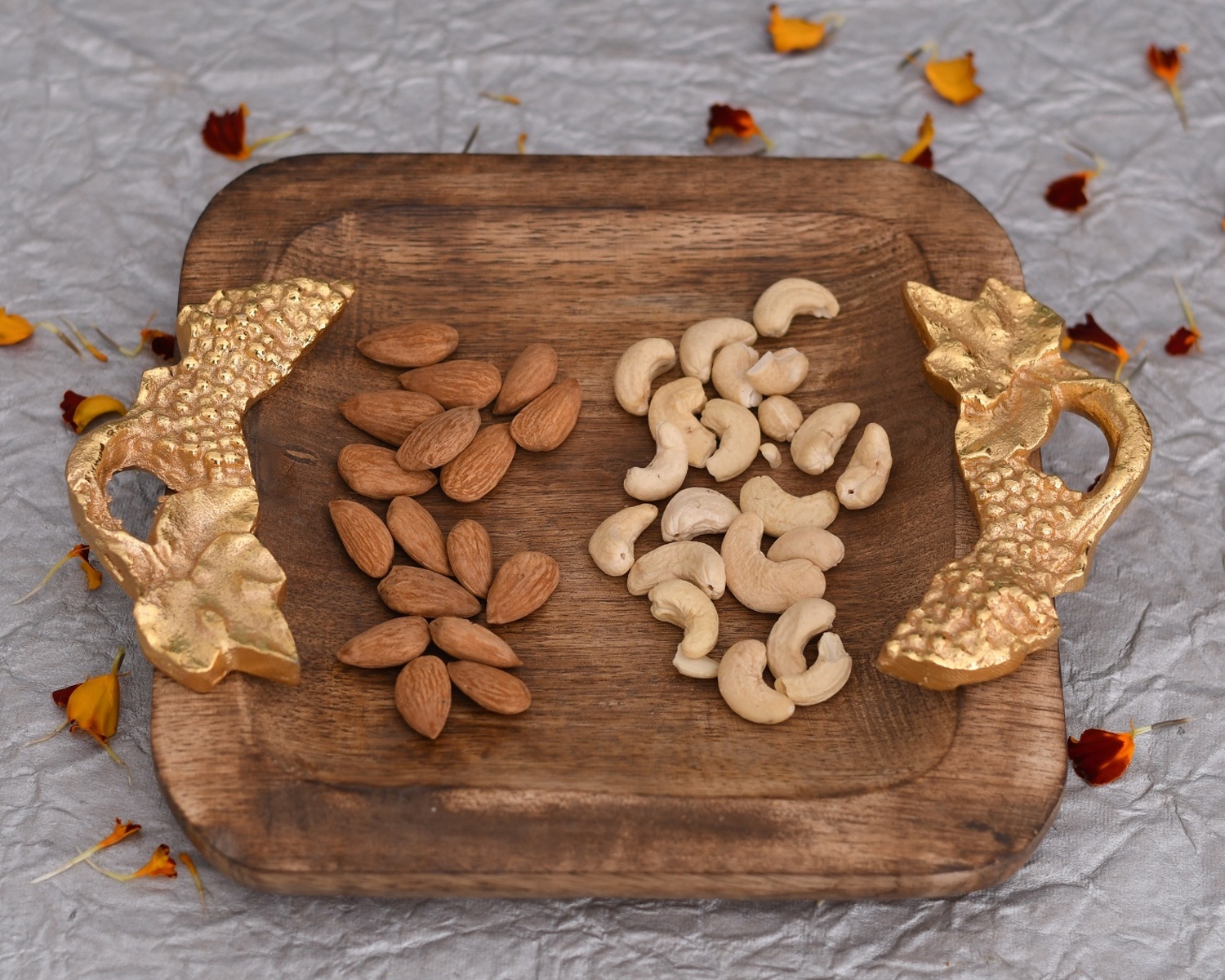 Modern Leaf storage salad , fruits serving tray and platter in gold and silver for wedding decoration table decor Christmas gift