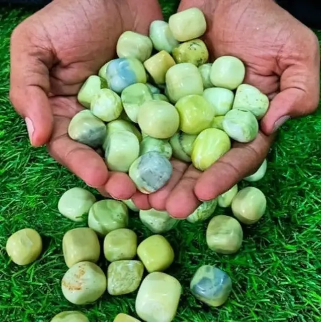 Wholesale Green Serpentine Tumble Stones Gemstone Bulk Healing Serpentine Crystal Tumbled Stones For Meditation And Decoration