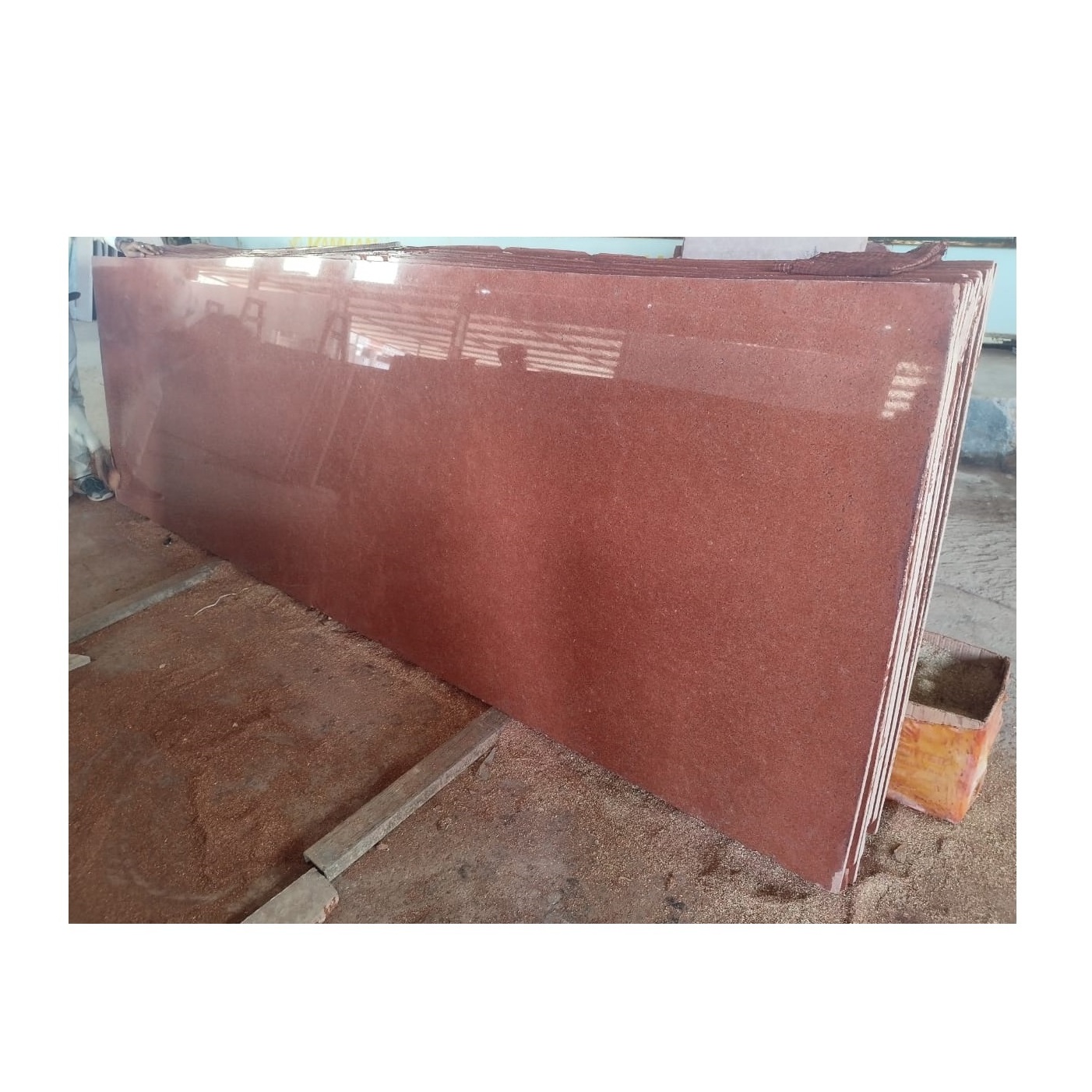 Factory Supply Lakha Red Granite Slab Used in Staircases and Kitchen Countertops Available at Bulk Price