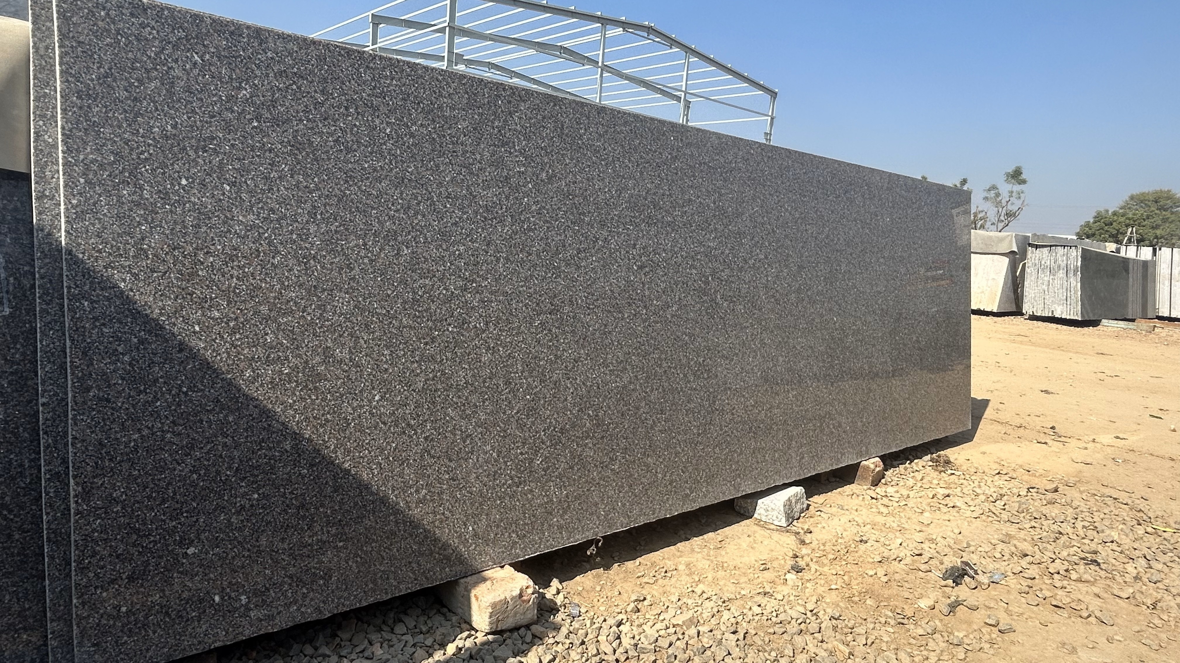 Direct Factory Supply Customized South Cherry Brown Granite Slab Uses in Wall and Floor Cladding at Budget Friendly Cost India