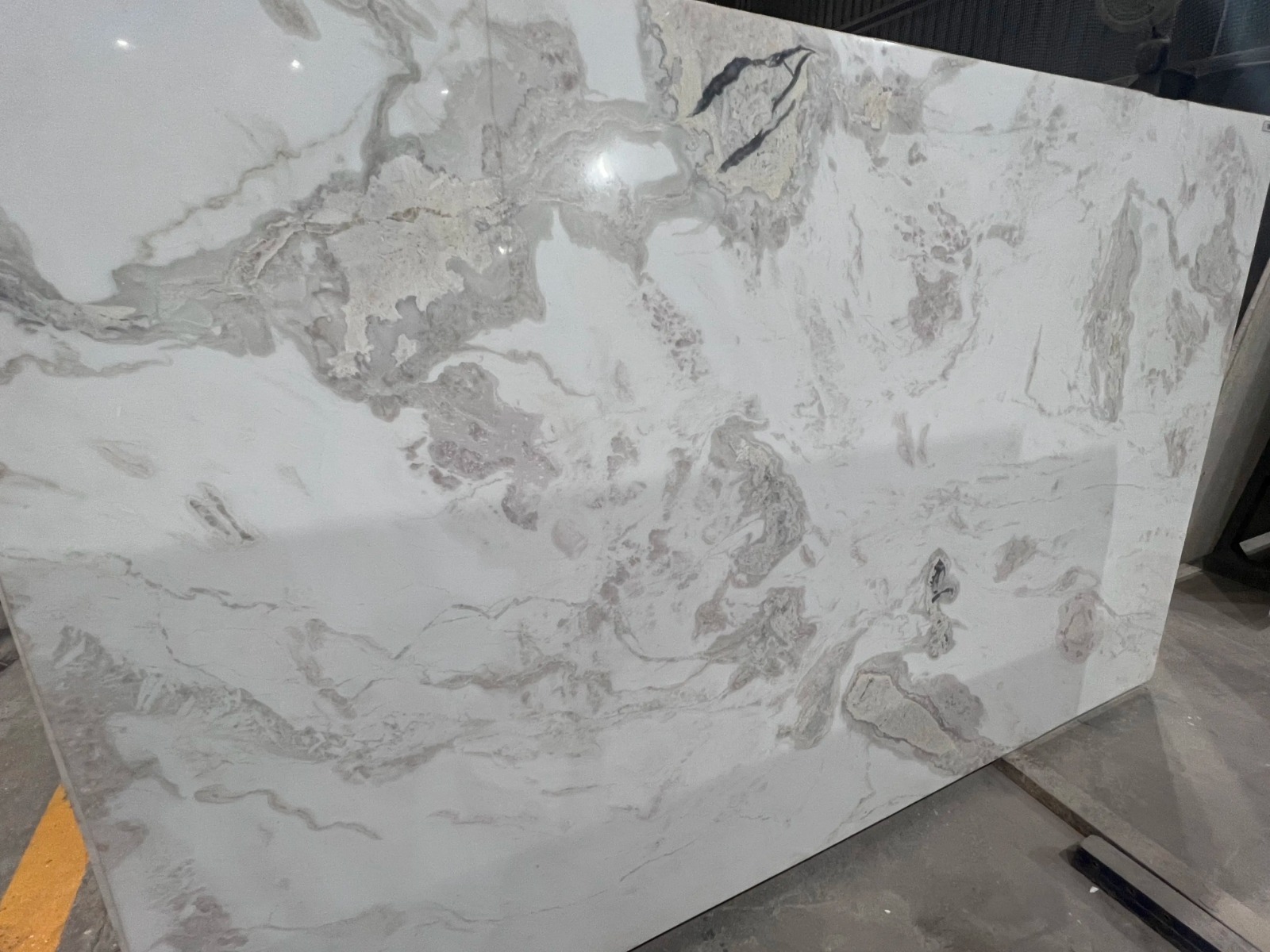 Exterior and Interior design Italian Marble White Marble Slab for for Restaurant and Commercial Projects