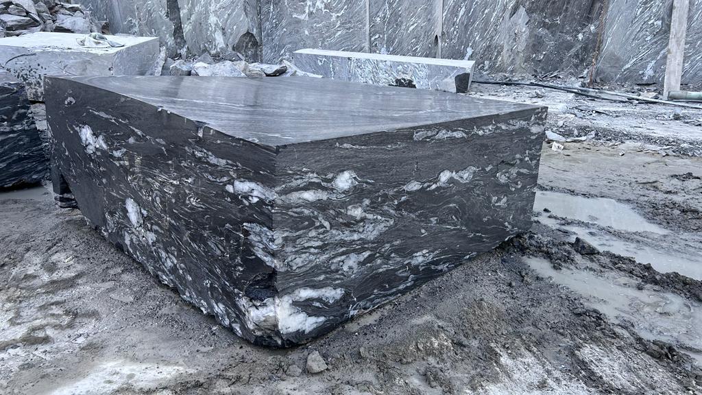 Elegant Looking Graphite Black Granite Raw Blocks Natural Stone for Kitchen Countertop Decoration from India