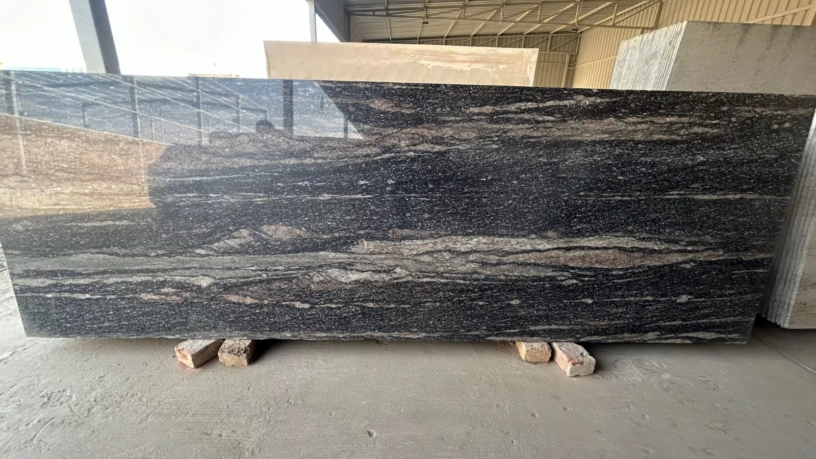 Standard Quality Aqua Black Granite Slab Natural Stone for Indoor Kitchen Countertop and Flooring Application