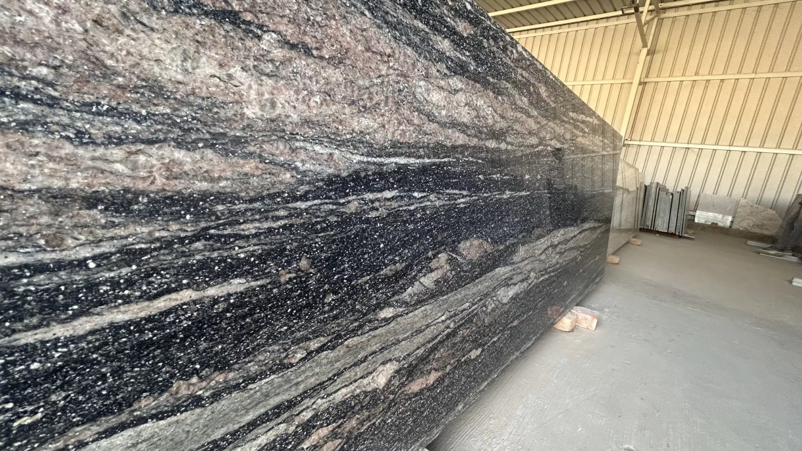 Standard Quality Aqua Black Granite Slab Natural Stone for Indoor Kitchen Countertop and Flooring Application