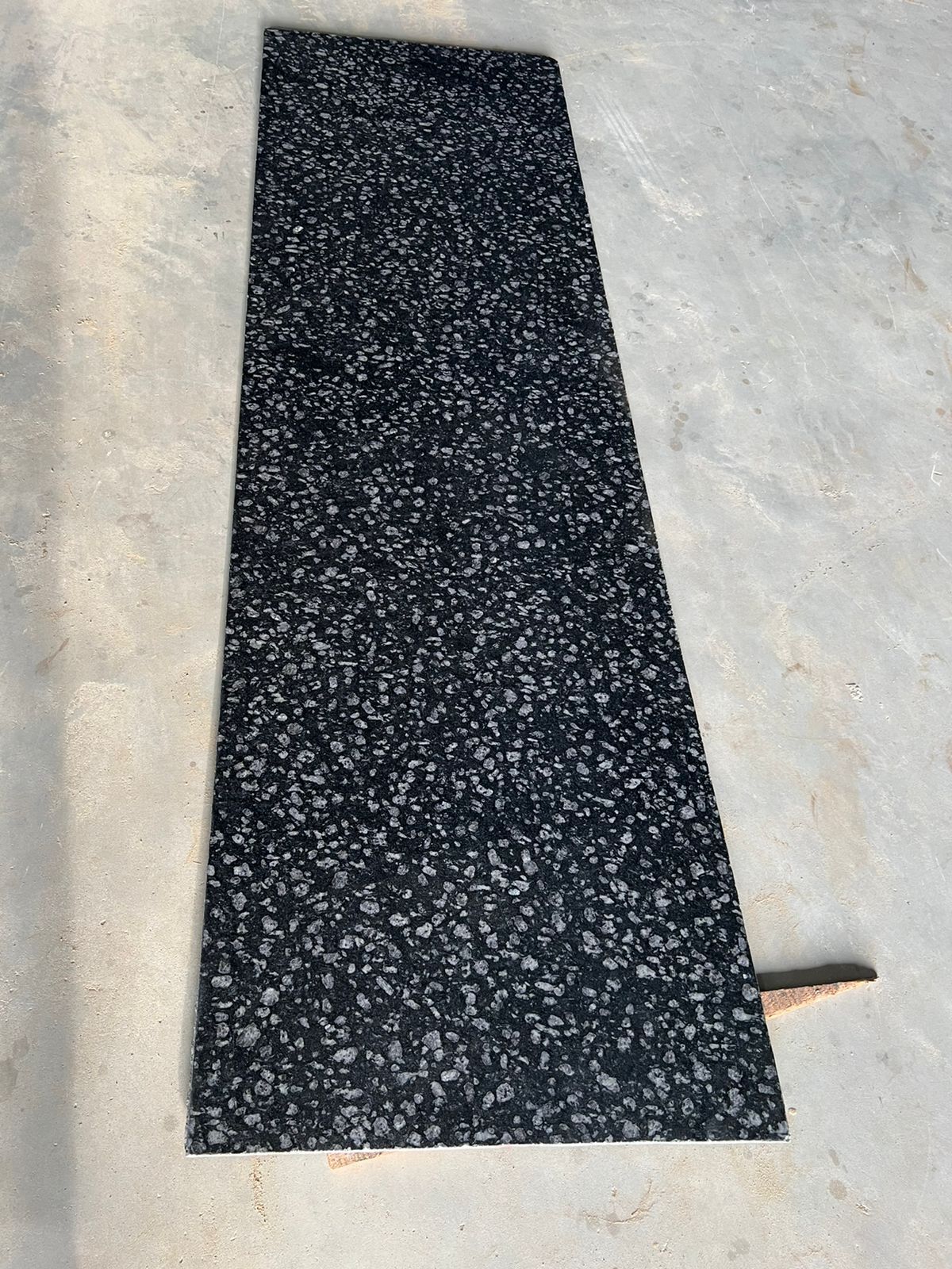 Luxury Modern Design High Polished Coin Black Granite Natural Stone Slab for Home and Hotel Application