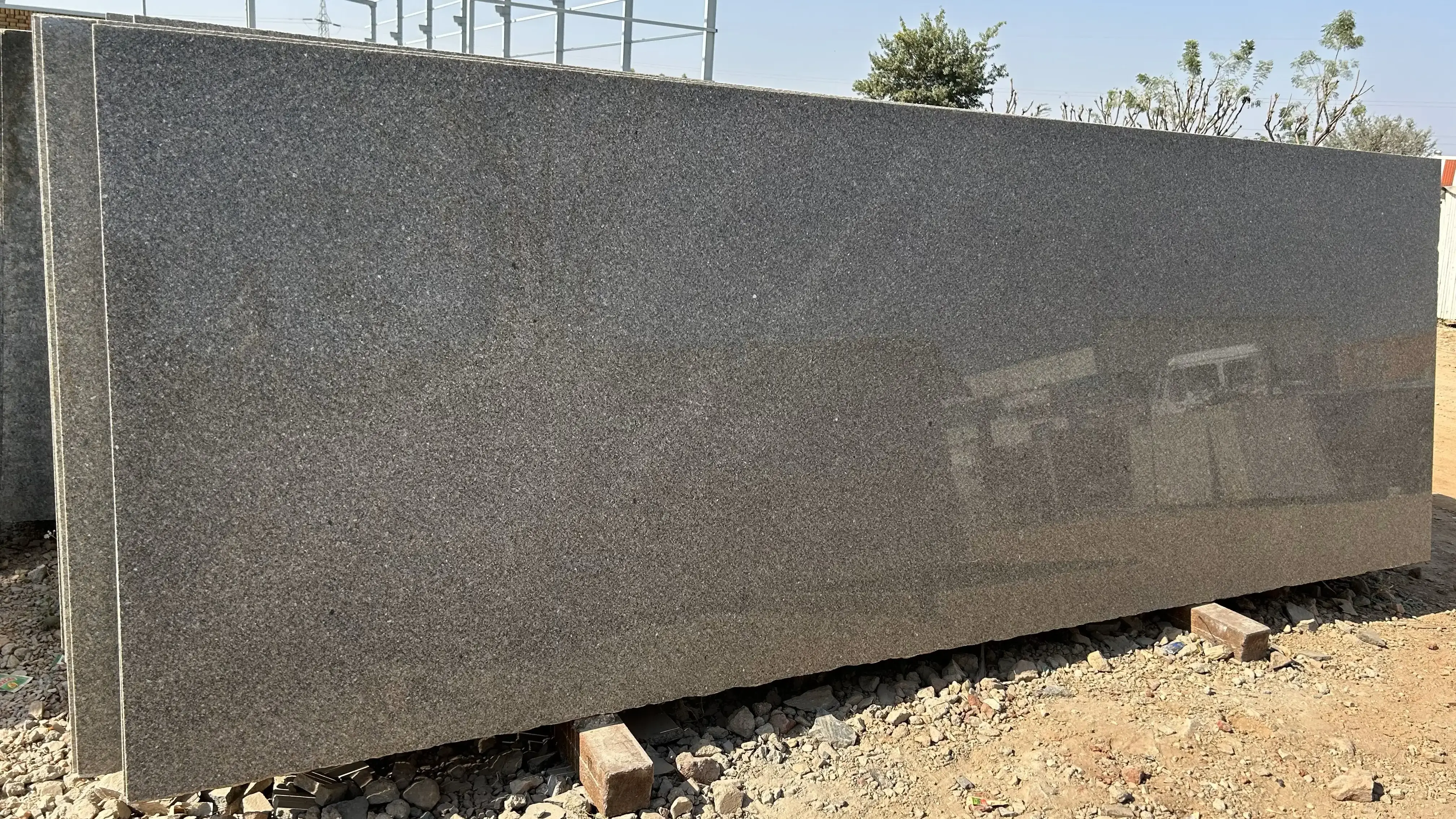 High Quality  Natural Stone Berry Brown Granite Slab for Guest Room and Living Room Decoration at Export Price