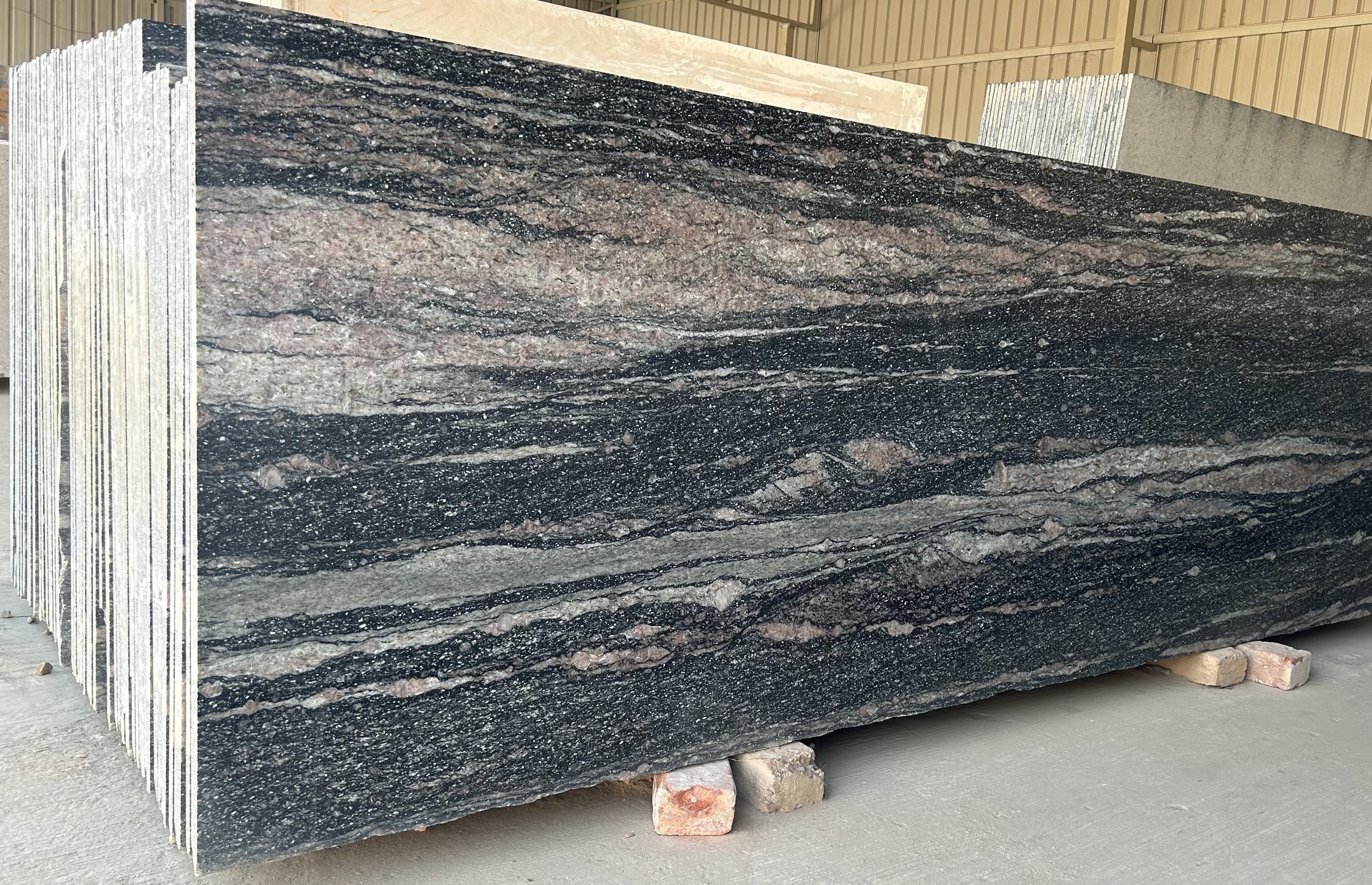 High On Demand Modern Design Aqua Black Granite Slab for Wall and Flooring Beautifications Accessible at Reasonable Price