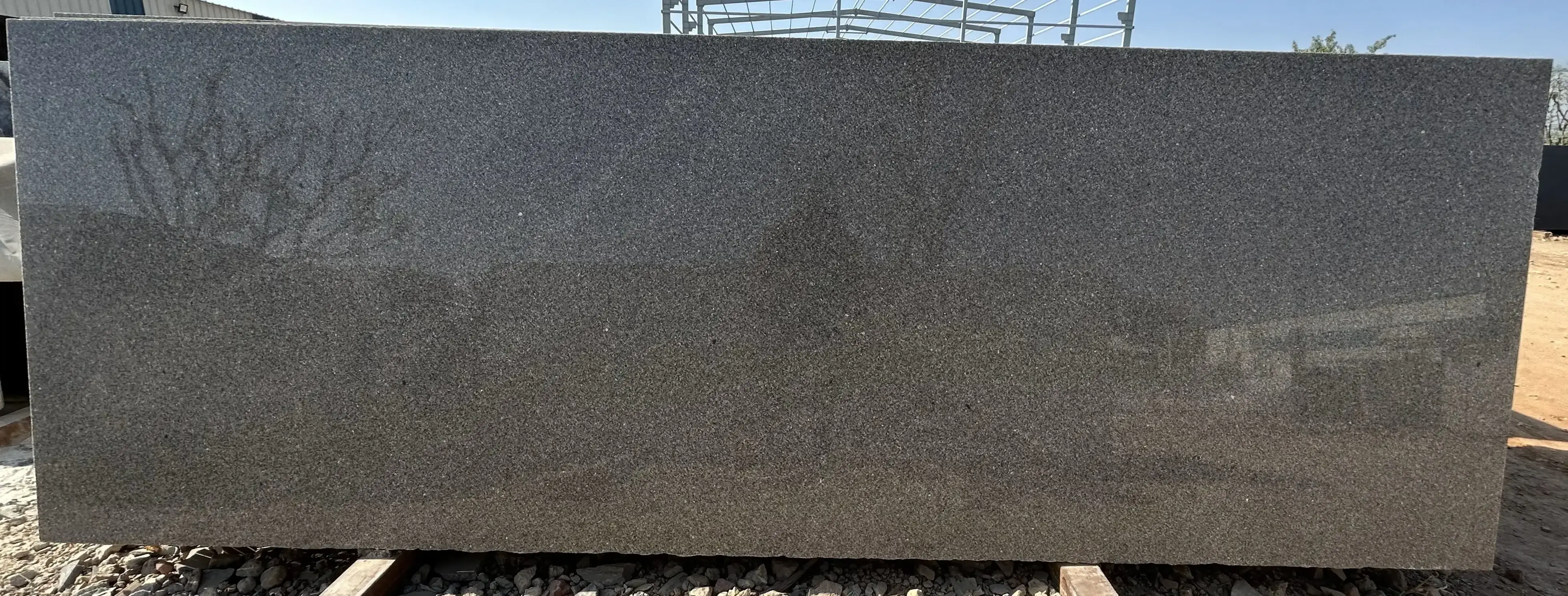 High Quality  Natural Stone Berry Brown Granite Slab for Guest Room and Living Room Decoration at Export Price