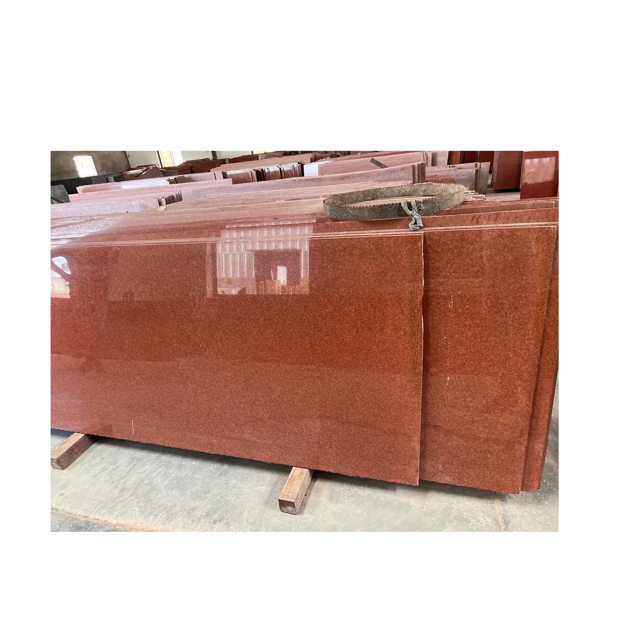 Bestselling North Lakha Red Granite Natural Stone for Hotel and Home Floor Decoration Attainable at Wholesale Price